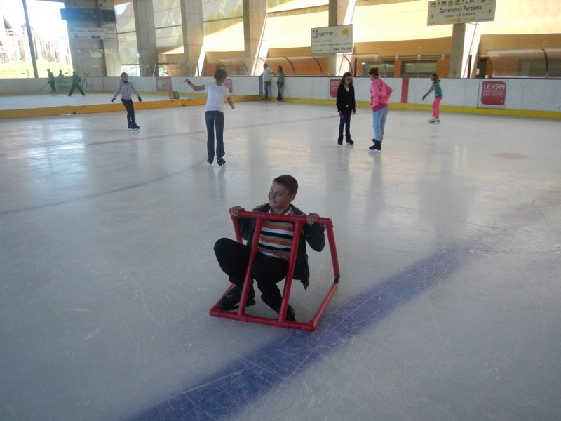 Village Camps International Summer Camp Leysin, Switzerland 2025-08-09 https://www.villagecamps.com/journals_admin/images/708-12-ice skating (29).jpg